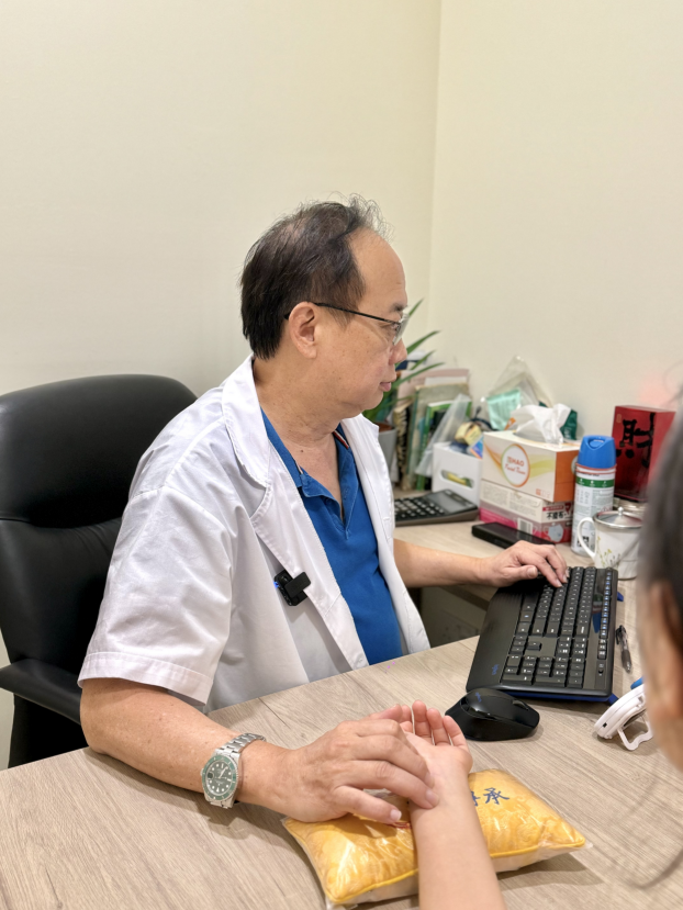 掉发脱发严重新加坡中医调理哪家好？贡方堂中医TCM丘保润助您防脱固发