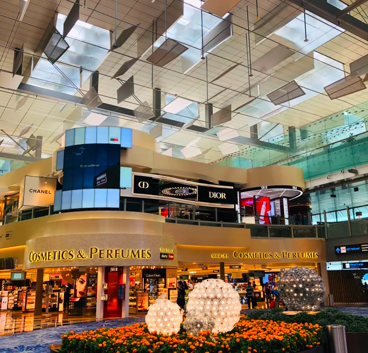 新加坡樟宜机场，不只是机场！2026最新吃喝玩乐全攻略，转机也能玩出度假感