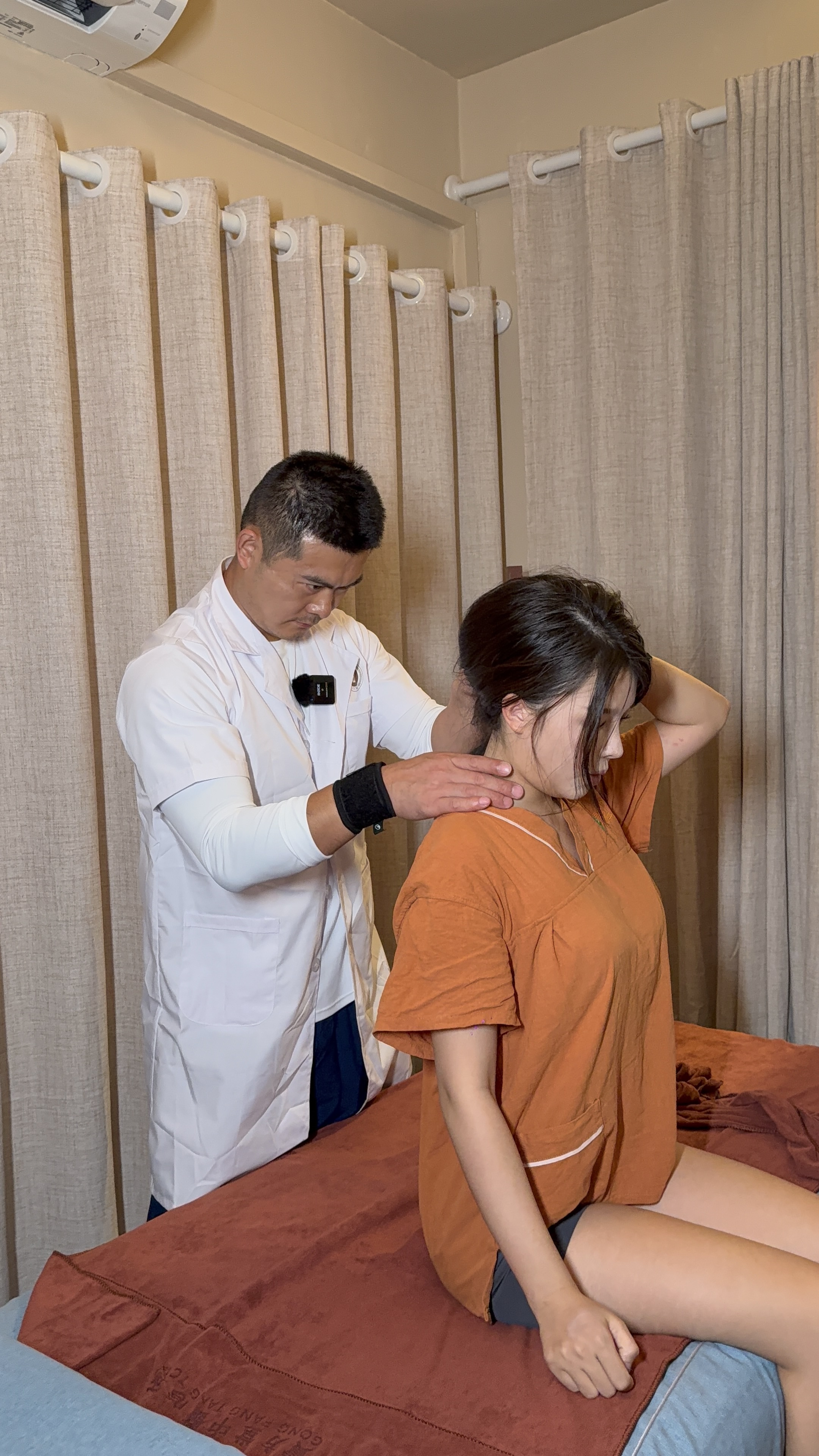 新加坡正骨推拿哪家强？贡方堂郁赛：纯手法正骨，从根源重塑不良体态