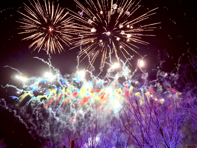 迪士尼探险号首航新加坡！滨海湾2个月狂欢，烟花、打卡、限定周边全攻略